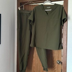 Mandala olive green, size large, scrub set.